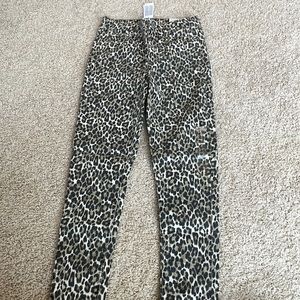American Eagle lepoard print jeggings NEVER WORN tag still on!! Size 4